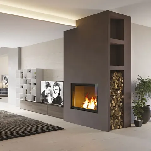 Foyer à bois Edilkamin Blokk 90 Evo, installé dans une cloison